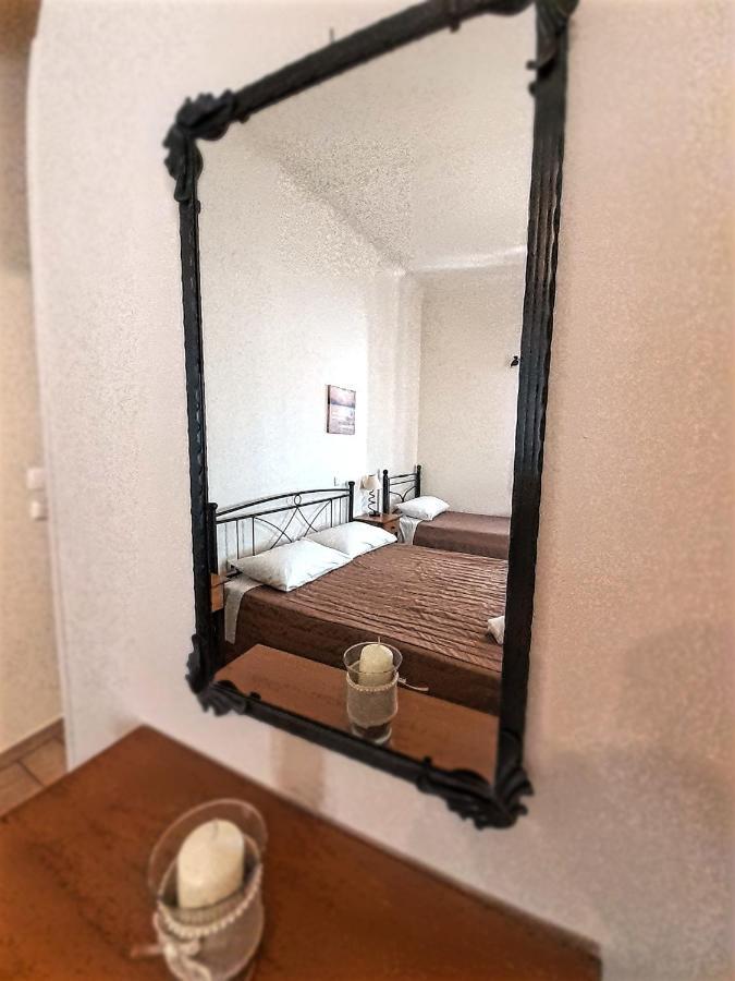 Central 9 Rooms Ermoupoli Esterno foto