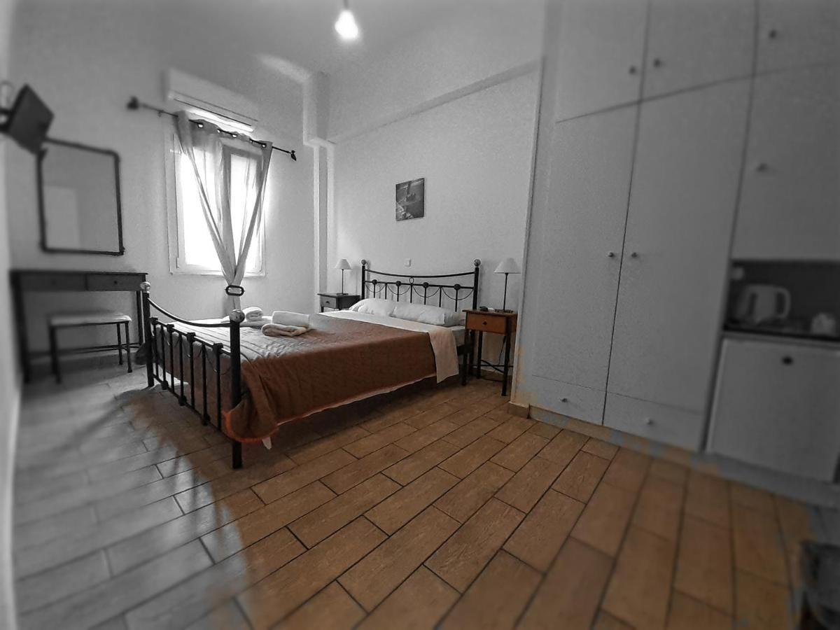 Central 9 Rooms Ermoupoli Esterno foto