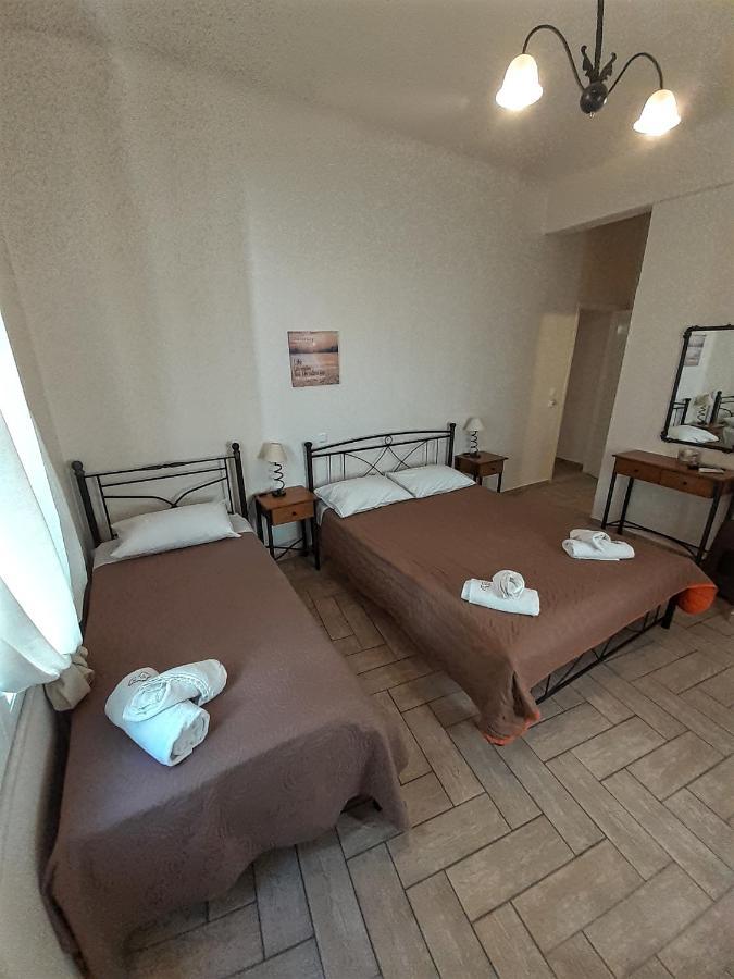 Central 9 Rooms Ermoupoli Esterno foto