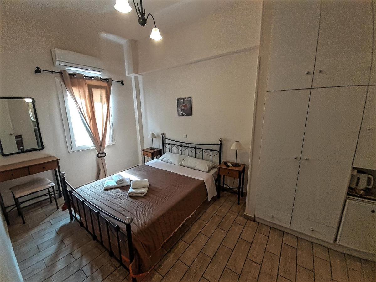 Central 9 Rooms Ermoupoli Esterno foto