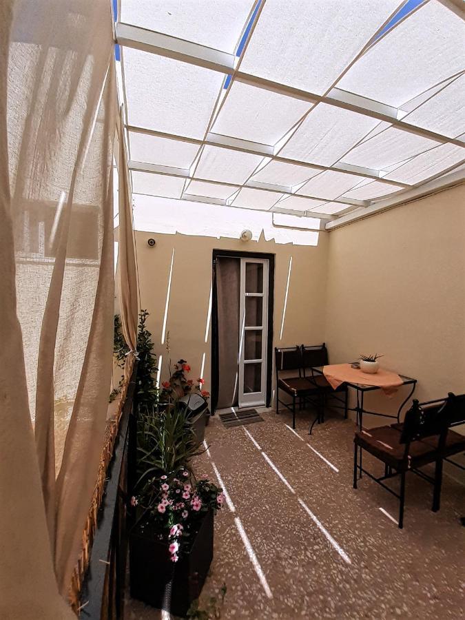 Central 9 Rooms Ermoupoli Esterno foto