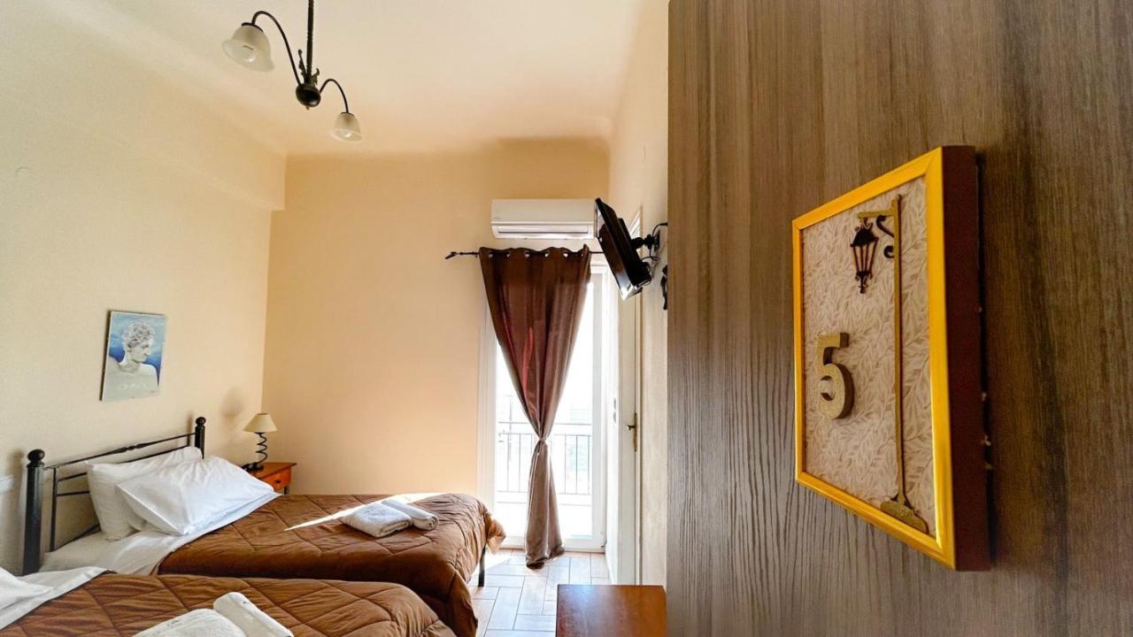 Central 9 Rooms Ermoupoli Esterno foto