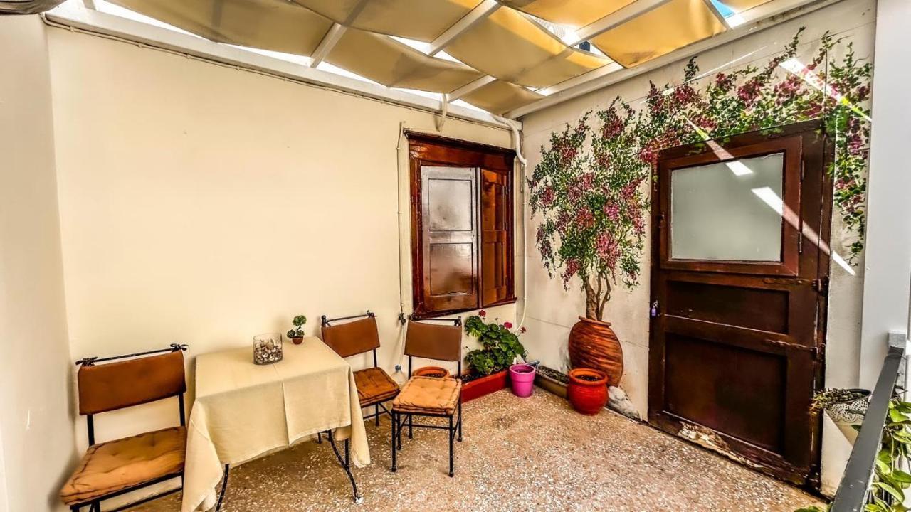 Central 9 Rooms Ermoupoli Esterno foto