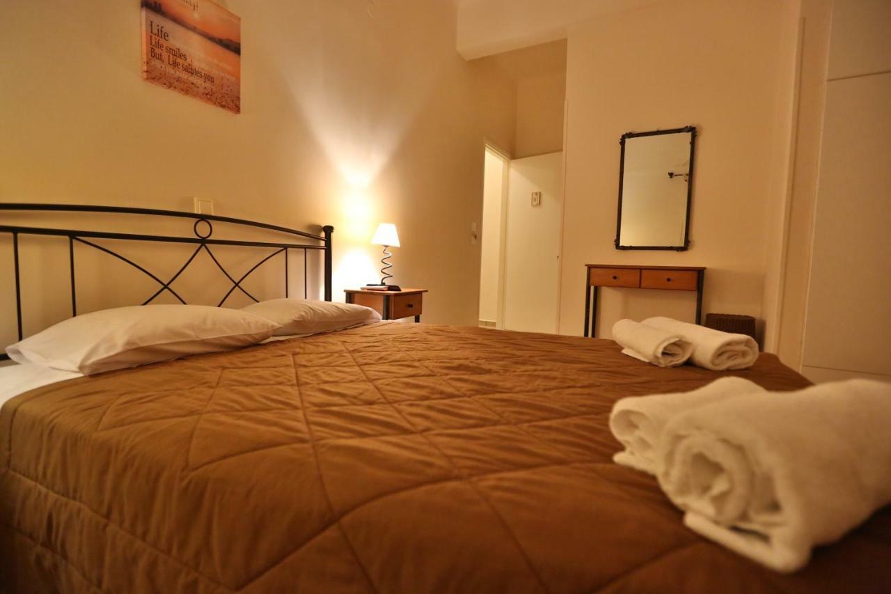 Central 9 Rooms Ermoupoli Esterno foto