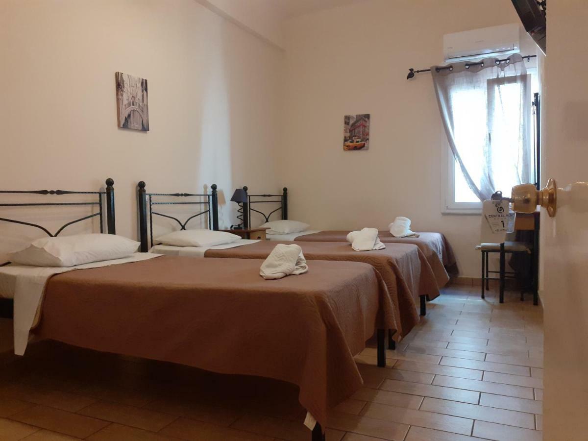 Central 9 Rooms Ermoupoli Esterno foto